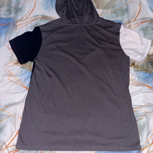 SHEIN Men Colorblock Letter Graphic Drawstring Hooded Tee - Picture 2 of 4